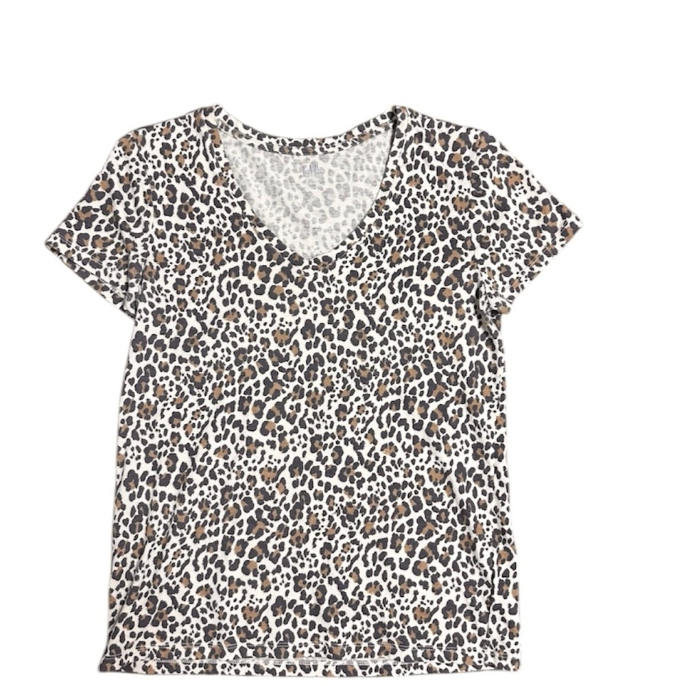 GAP Leopard Print V-Neck Blouse size medium favorite t.  Short sleeved tee